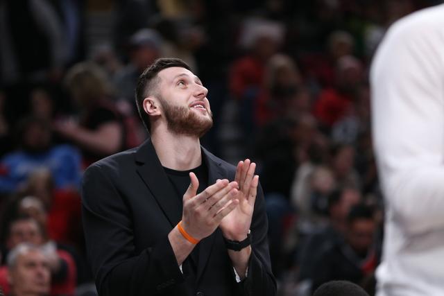 TheAthletic解析了切尔西目前的情况，波切蒂诺在不敌纽卡赛后，在发布会上展露了愤怒情绪。